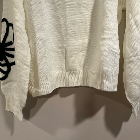 Flower Embroidery Mock Neck Long Sleeve Sweater White & Black Large Acrylic NEW - Picture 6 of 15